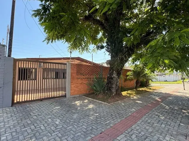 Casa com 320m² 4 quartos e 3 banheiros, à venda, no bairro Centro em Guaratuba