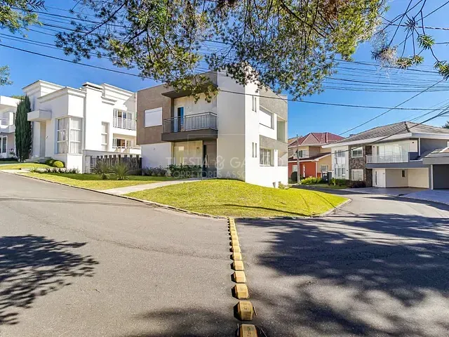 Casa com 313m² 3 quartos e 6 banheiros, à venda, no bairro Santa Felicidade em Curitiba
