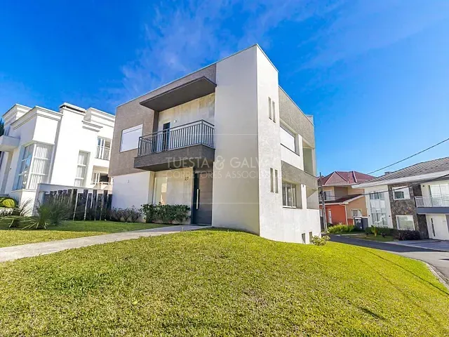 Casa com 313m² 3 quartos e 6 banheiros, à venda, no bairro Santa Felicidade em Curitiba