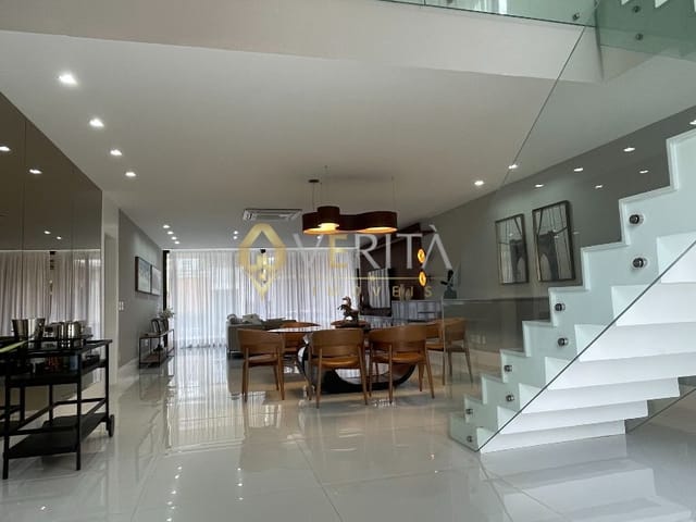 Casa com 10m² 4 quartos e 5 banheiros, à venda, no bairro Barra da Tijuca em Rio de Janeiro