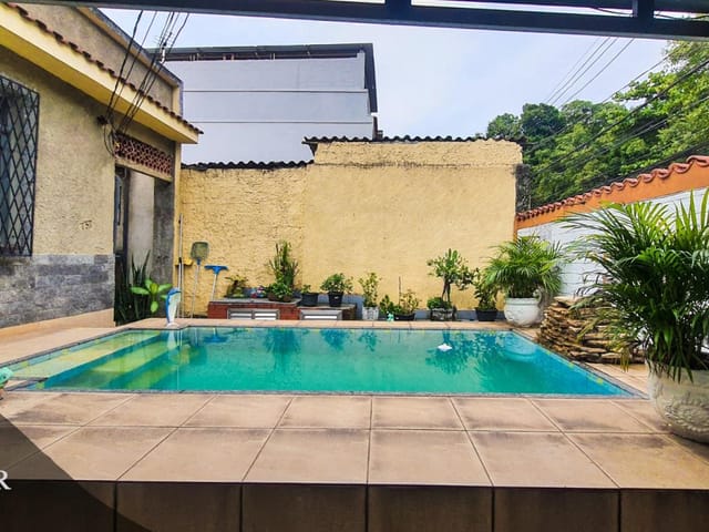Casa com 350m² 4 quartos e 3 banheiros, à venda, no bairro Penha em Rio de Janeiro