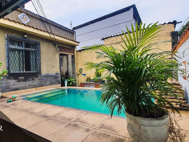 Casa com 350m² 4 quartos e 3 banheiros, à venda, no bairro Penha em Rio de Janeiro