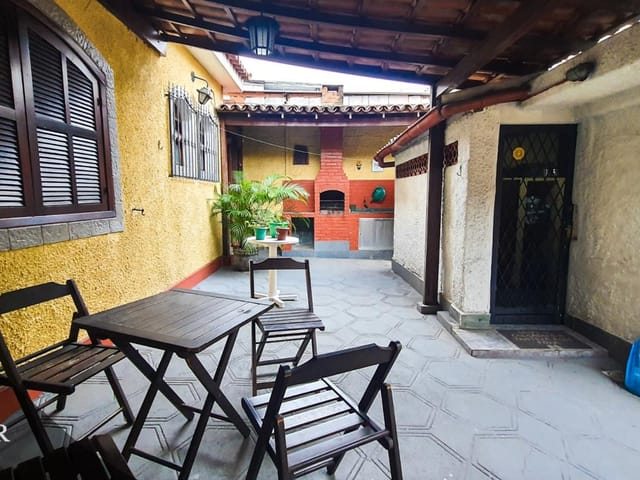 Casa com 350m² 4 quartos e 3 banheiros, à venda, no bairro Penha em Rio de Janeiro