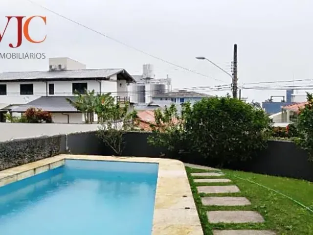 Casa com 700m² 5 quartos e 4 banheiros, à venda, no bairro Itaguaçu em Florianópolis