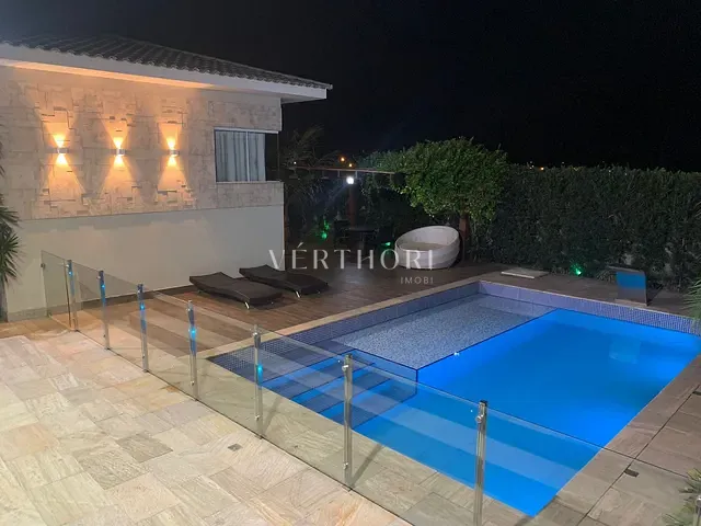 Casa com 880m² 4 quartos e 5 banheiros, à venda, no bairro Jardim Tarobá em Cambé