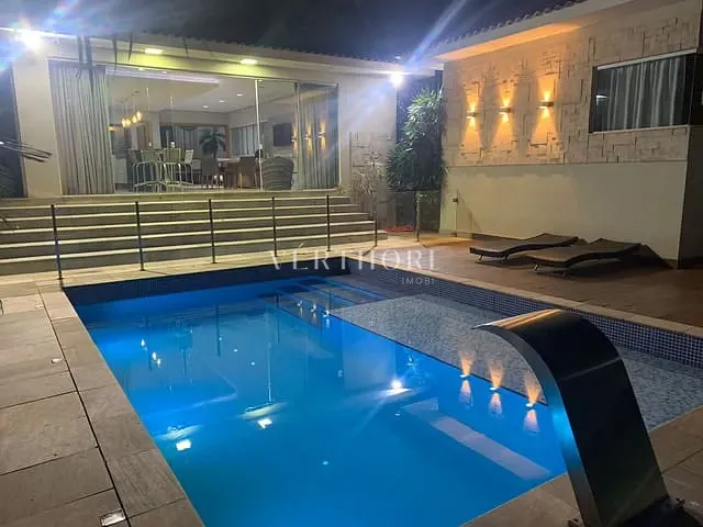Casa com 880m² 4 quartos e 5 banheiros, à venda, no bairro Jardim Tarobá em Cambé