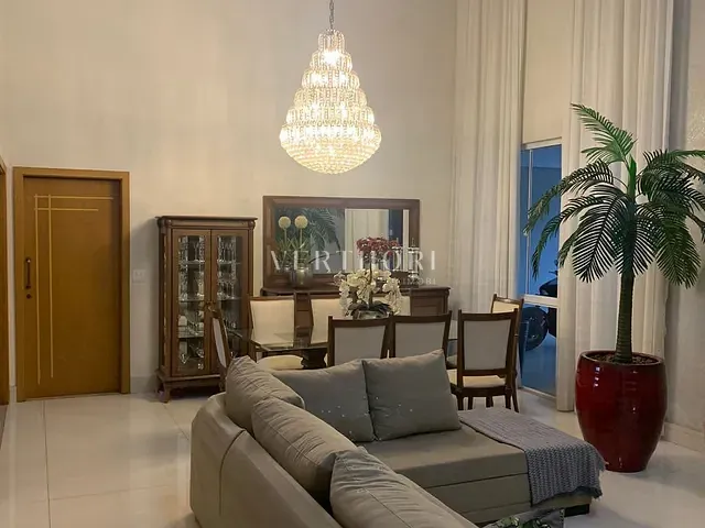 Casa com 880m² 4 quartos e 5 banheiros, à venda, no bairro Jardim Tarobá em Cambé
