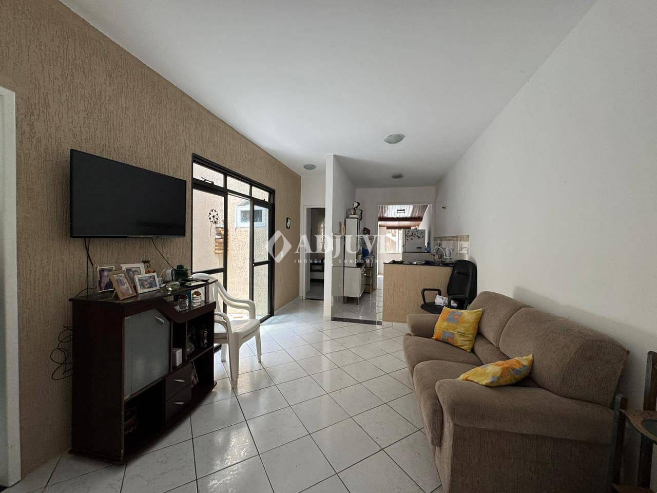 Casa à venda com 3 quartos, 69m² - Foto 2