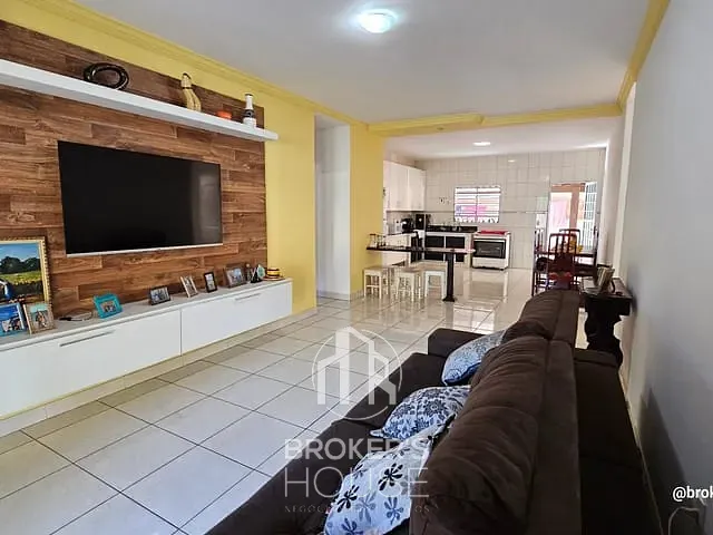 Casa com 600m² 3 quartos e 5 banheiros, à venda, no bairro Bicanga em Serra
