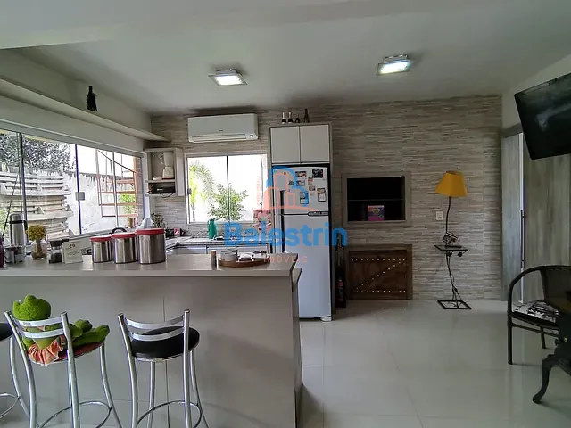 Casa 3 quartos e 3 banheiros, à venda, no bairro Centro em Fraiburgo