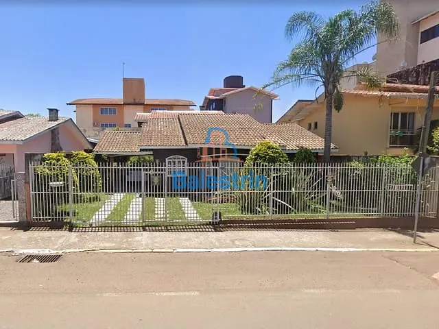 Casa 3 quartos e 3 banheiros, à venda, no bairro Centro em Fraiburgo