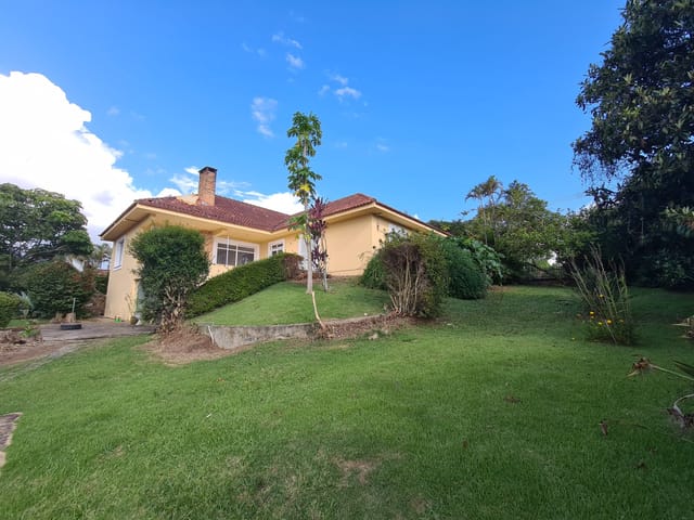 Casa linear em terreno de 1.400m² no Santa Elisa