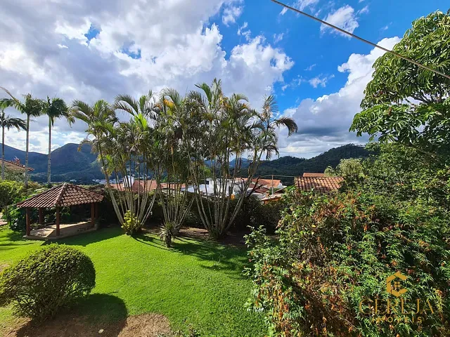 Casa com 1400m² 5 quartos e 4 banheiros, à venda, no bairro Sans Souci em Nova Friburgo