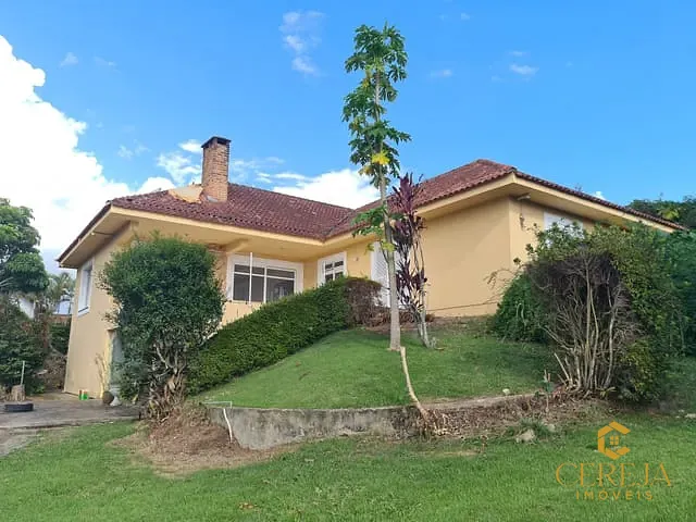 Casa com 1400m² 5 quartos e 4 banheiros, à venda, no bairro Sans Souci em Nova Friburgo