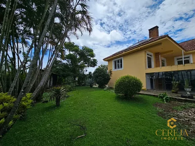 Casa com 1400m² 5 quartos e 4 banheiros, à venda, no bairro Sans Souci em Nova Friburgo