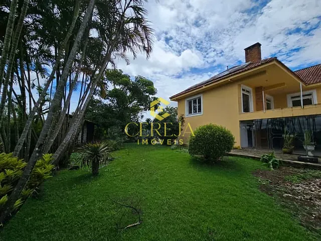Casa com 1400m² 5 quartos e 4 banheiros, à venda, no bairro Sans Souci em Nova Friburgo