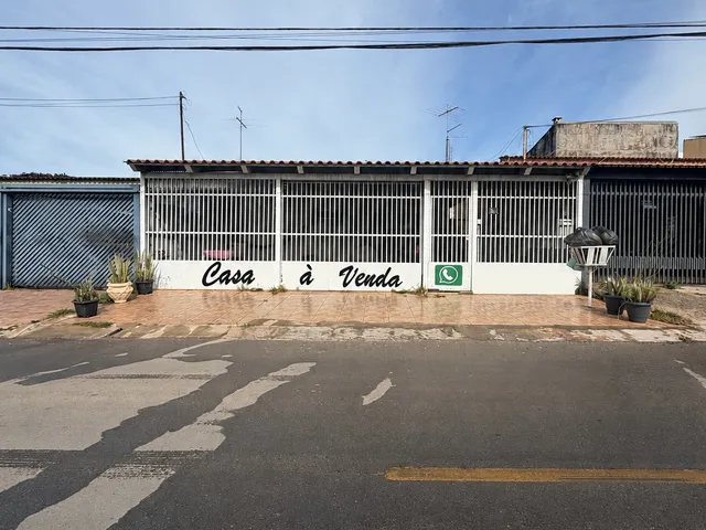 Casa com 200m² 3 quartos e 3 banheiros, à venda, no bairro Guará I em Brasília