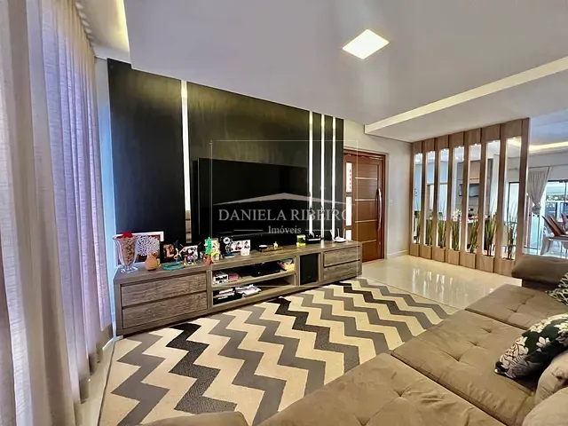 Casa com 729m² 3 quartos e 5 banheiros, à venda, no bairro Jardim Tarobá em Cambé