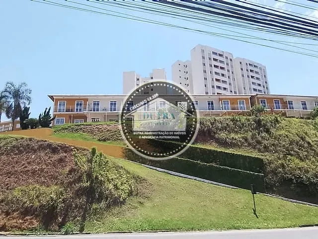 Casa 2 quartos e 2 banheiros, para alugar, no bairro Bandeirantes em Juiz de Fora