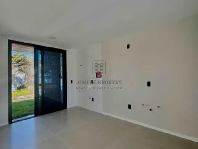 Casa 3 quartos e 4 banheiros, à venda, no bairro Jurerê em Florianópolis