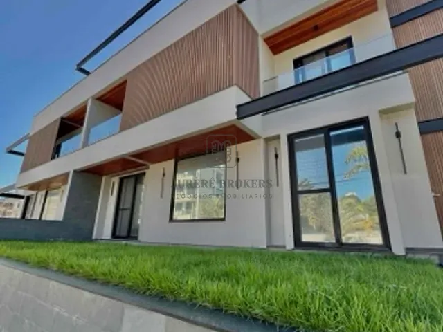Casa 3 quartos e 4 banheiros, à venda, no bairro Jurerê em Florianópolis