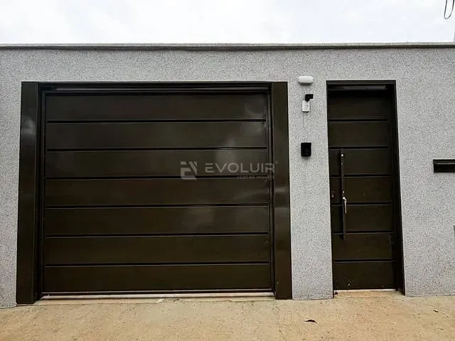 Casa 3 quartos e 2 banheiros, à venda, no bairro Parque Flamboyant em Goiânia