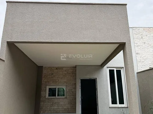 Casa 3 quartos e 2 banheiros, à venda, no bairro Parque Flamboyant em Goiânia
