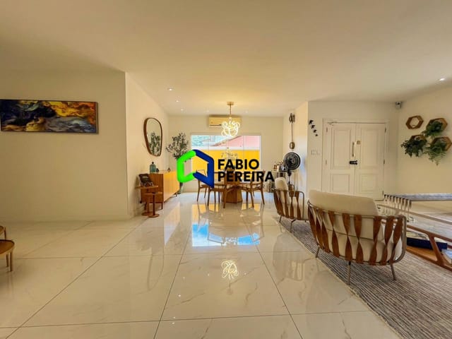 Casa com 365m² 5 quartos e 7 banheiros, à venda, no bairro Taquara em Rio de Janeiro