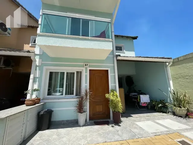 Casa com 140m² 3 quartos e 3 banheiros, à venda, no bairro Vila Treze de Maio em Nova Iguaçu
