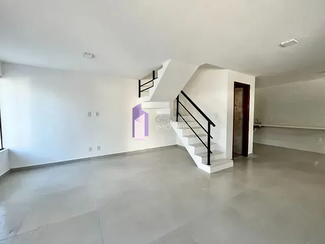 Casa com 202m² 3 quartos e 3 banheiros, à venda ou para alugar, no bairro Itaipu em Niterói