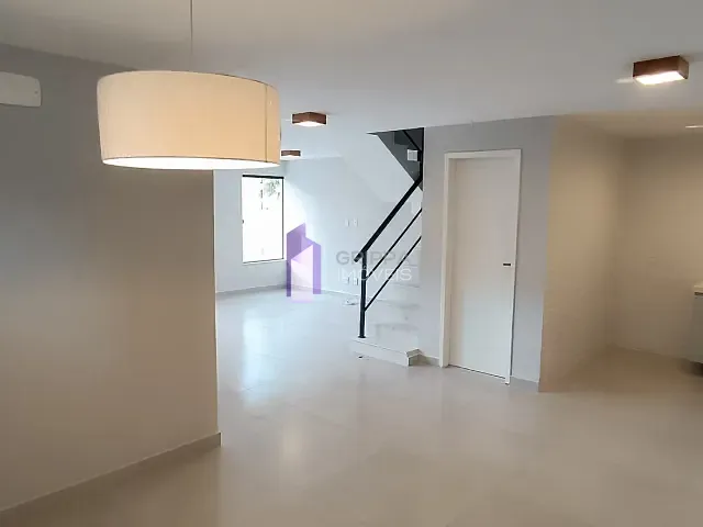 Casa com 202m² 3 quartos e 3 banheiros, para alugar, no bairro Itaipu em Niterói