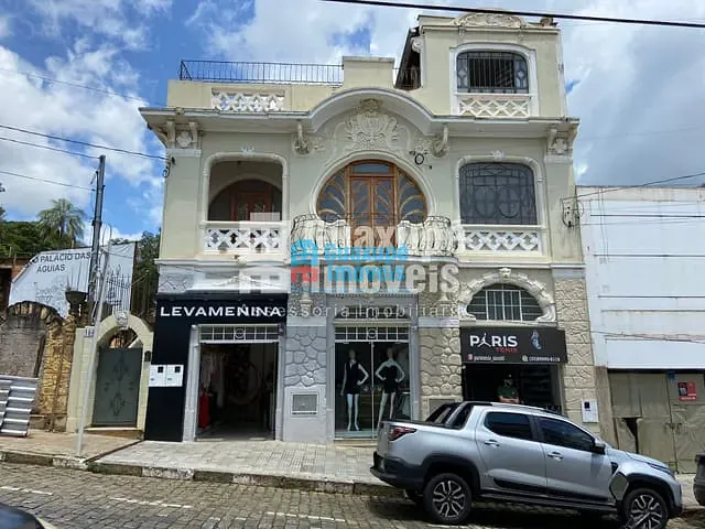 Casa com 150m² 4 quartos e 2 banheiros, para alugar, no bairro CENTRO em GUAXUPÉ