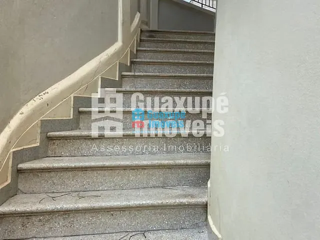 Casa com 150m² 4 quartos e 2 banheiros, para alugar, no bairro CENTRO em GUAXUPÉ
