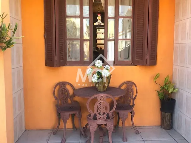 Casa 3 quartos e 2 banheiros, à venda, no bairro Areal em Pelotas