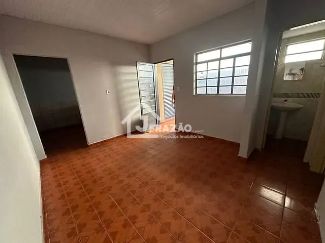 Casa com 200m² 2 quartos e 1 banheiro, para alugar, no bairro Jardim Guanabara II em Goiânia