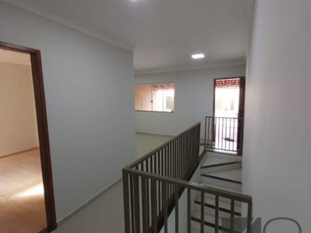 Casa com 180m² 3 quartos e 3 banheiros, à venda, no bairro Sabará III em Londrina