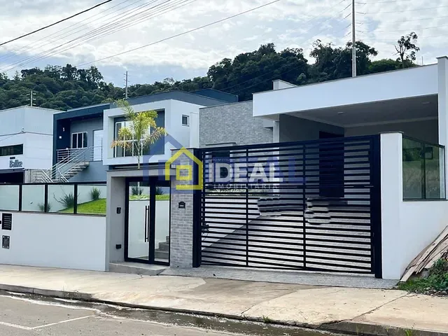Casa 3 quartos e 2 banheiros, à venda, no bairro Arvoredo em Concórdia