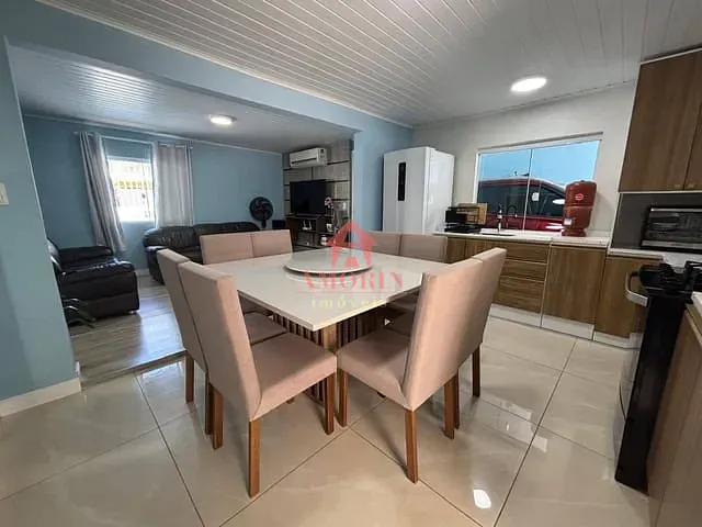 Casa 2 quartos e 1 banheiro, à venda, no bairro Campo Comprido em Curitiba