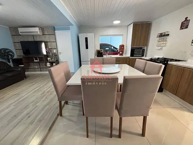 Casa 2 quartos e 1 banheiro, à venda, no bairro Campo Comprido em Curitiba