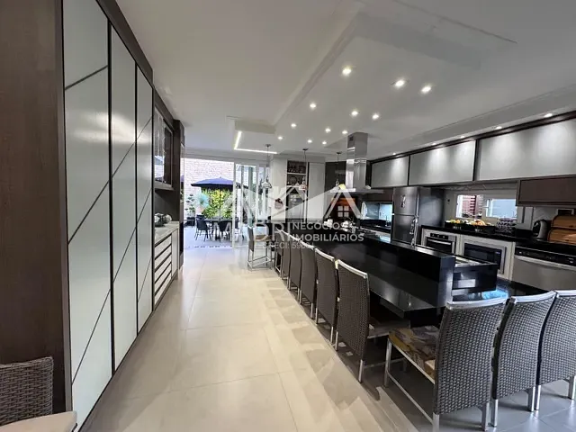 Casa com 265m² 4 quartos e 4 banheiros, à venda, no bairro Pedra Branca em Palhoça