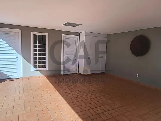 Casa com 993m² 3 quartos e 5 banheiros, à venda, no bairro Centro em Holambra