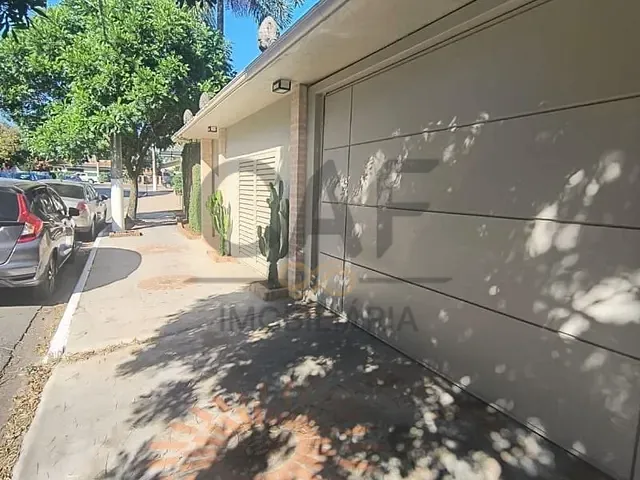 Casa com 993m² 3 quartos e 5 banheiros, à venda, no bairro Centro em Holambra
