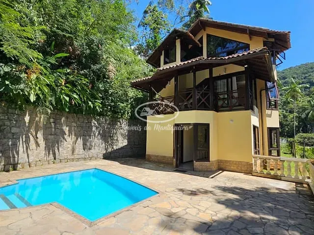 Casa com 1100m² 4 quartos e 3 banheiros, à venda, no bairro Fazendinha (Penedo) em Itatiaia