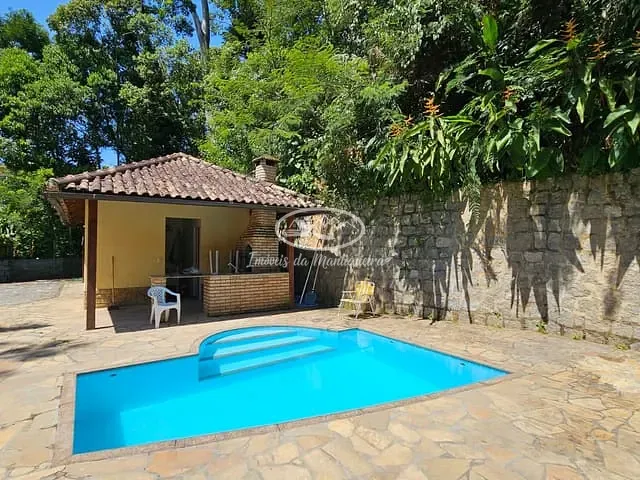 Casa com 1100m² 4 quartos e 3 banheiros, à venda, no bairro Fazendinha (Penedo) em Itatiaia