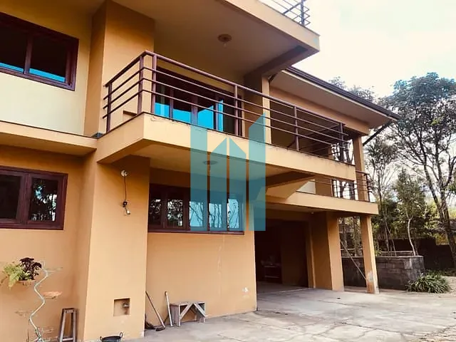Casa com 2814m² 3 quartos e 3 banheiros, à venda, no bairro Chácaras Poços de Caldas em Poços de Caldas