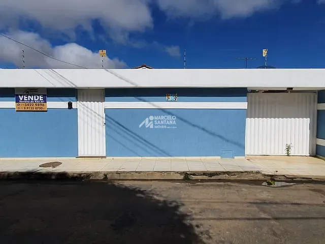 Casa com 300m² 3 quartos e 1 banheiro, à venda, no bairro Candeias em Vitória da Conquista