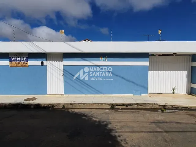 Casa com 300m² 3 quartos e 1 banheiro, à venda, no bairro Candeias em Vitória da Conquista