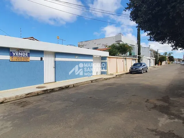 Casa com 300m² 3 quartos e 1 banheiro, à venda, no bairro Candeias em Vitória da Conquista