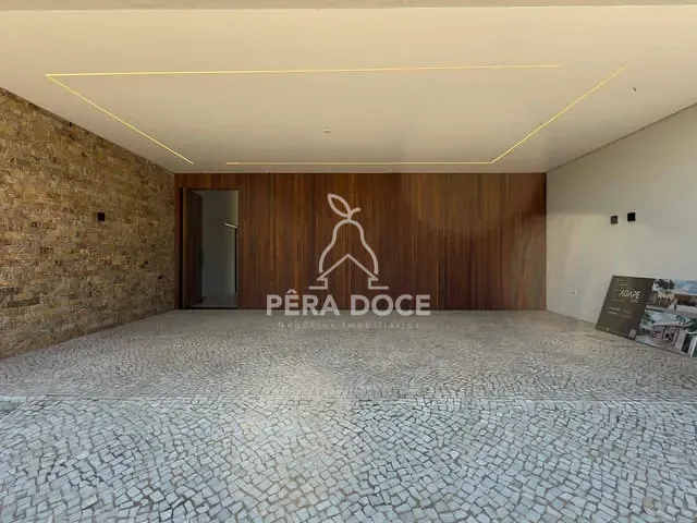 Casa com 450m² 4 quartos e 5 banheiros, à venda, no bairro Jockey Park II em Uberaba
