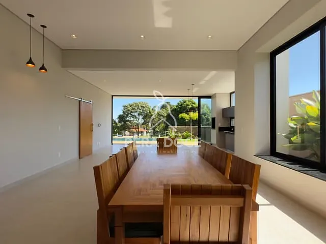 Casa com 450m² 4 quartos e 5 banheiros, à venda, no bairro Jockey Park II em Uberaba